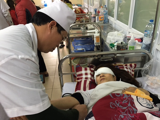 Nữ c&aacute;n bộ tiếp c&ocirc;ng d&acirc;n Trung ương tại bệnh viện
