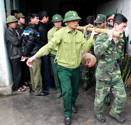 Cơ quan chức năng tiếp nhận 3 quả bom