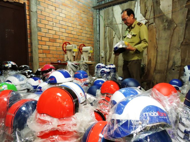 2.000 mũ bảo hiểm giả c&aacute;c thương hiệu nổi tiếng