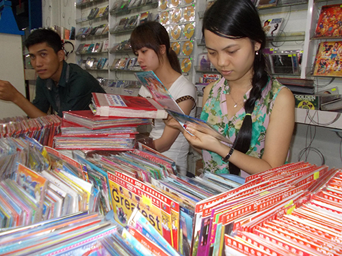 Nhiều người d&acirc;n thường mua băng đĩa lậu m&agrave; kh&ocirc;ng biết đang v&ocirc; t&igrave;nh vi phạm sở hữu tr&iacute; tuệ
