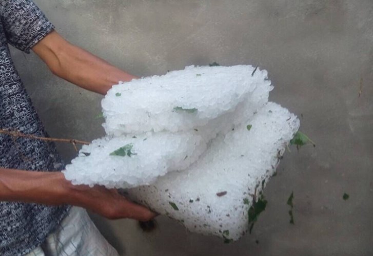 Mưa đ&aacute; bất thường tại tỉnh Tứ Xuy&ecirc;n, Trung Quốc