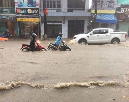 Quảng Ninh ngập lụt nặng n&egrave; sau trận mưa k&eacute;o d&agrave;i