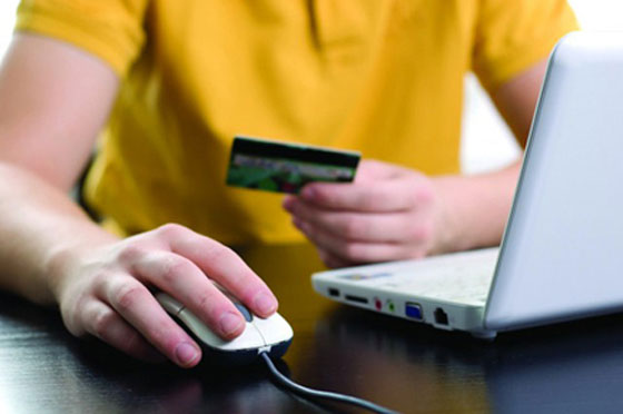 Kh&aacute;ch h&agrave;ng cần hết sức lưu &yacute; khi mua sắm online để tr&aacute;nh bị lừa mua phải h&agrave;ng giả, h&agrave;ng k&eacute;m chất lượng