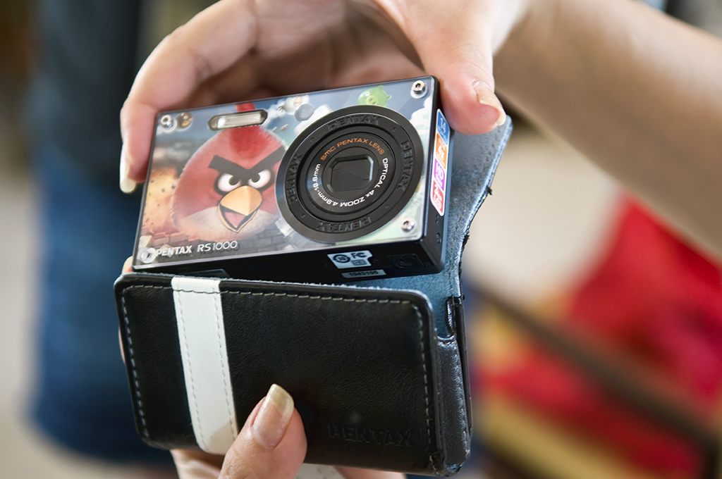 Người d&ugrave;ng cũng c&oacute; thể mua m&aacute;y ảnh gi&aacute; dưới 2 triệu đồng Pentax Optio RS1000