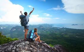 C&aacute;c đ&ocirc;i uy&ecirc;n ương c&oacute; thể chọn h&igrave;nh thức đi du lịch theo tour hoặc tự  t&uacute;c để c&oacute; thể chủ động hơn