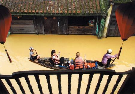 H&agrave; Nội bị ngập lụt th&agrave;nh cơ hội trong nhiều lĩnh vực du lịch, kh&iacute; tượng, thủy văn. Ảnh minh họa