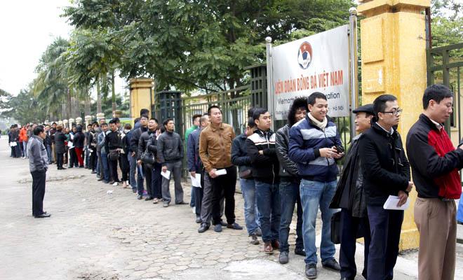 V&eacute; xem trận b&aacute;n kết Việt Nam - Malaysia đ&atilde; bắt đầu được b&aacute;n ra tại c&aacute;c điểm ở SVĐ Mỹ Đ&igrave;nh từ ng&agrave;y 6/12