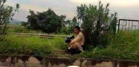 Khi phát hiện ra chiến sĩ CSGT này bắn tốc độ thì tài xế vi phạm cũng đã bị xử lý