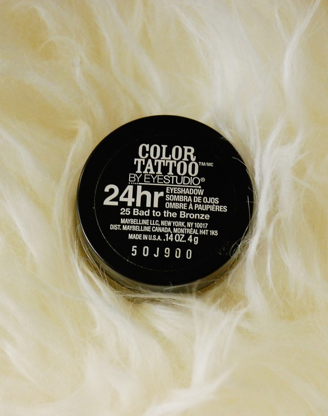 Phấn kẻ mắt Maybelline&rsquo;s 24hr Color Tattoos c&oacute; c&ocirc;ng dụng trong v&ograve;ng 24h