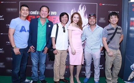 Đạo diễn Nguyễn Quang Dũng, Nguyễn Tranh, nhạc sĩ L&ecirc; Quang... v&agrave; nhiều người đến chung vui c&ugrave;ng nữ ca sĩ