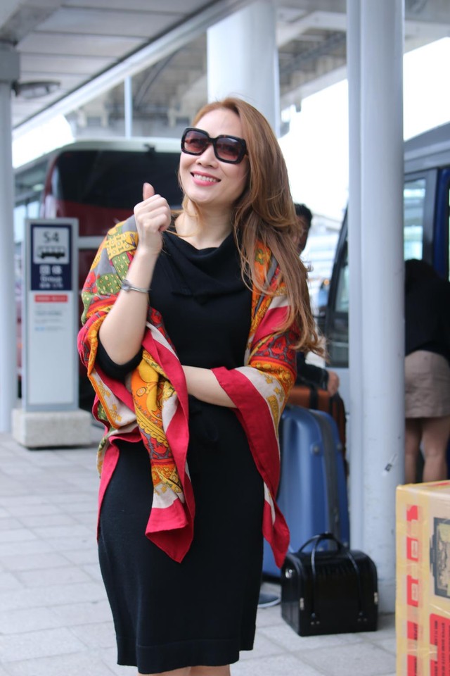 Mỹ T&acirc;m ăn mặc đơn giản nhưng vẫn nổi bật