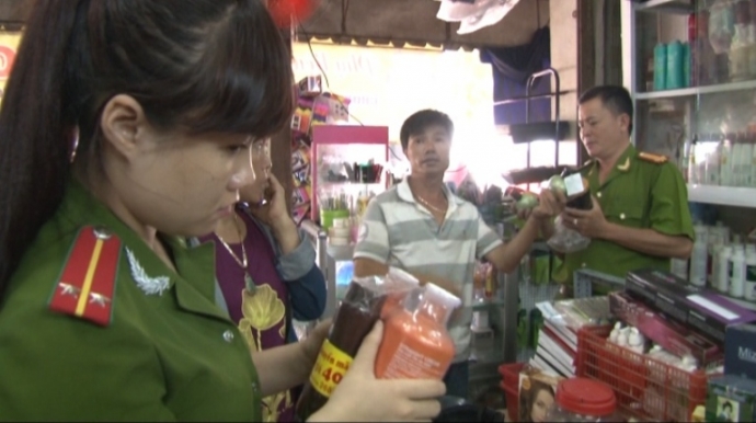 Cơ quan chức năng thu giữ l&ocirc; 13Win21 con - Tri ân hội viên mỗi tháng 2000 tỷ giả tại hai cơ sở kinh doanh 13Win21 con - Tri ân hội viên mỗi tháng 2000 tỷ tại Huế