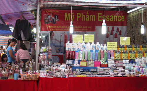 Mỹ phẩm rởm lan tràn khắp chợ đêm