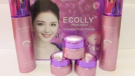 Mỹ phẩm trắng da Ecolly với gi&aacute; b&aacute;n cắt cổ nhưng kh&ocirc;ng chắc đem lại hiệu quả khi sử dụng