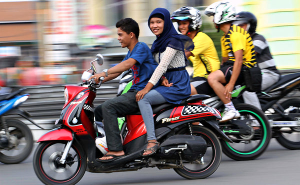 13Win15 com - Thương hiệu nhà cái uy tín một quận ph&iacute;a t&acirc;y Indonesia đ&atilde; ban lệnh cấm nam nữ độc th&acirc;n kh&ocirc;ng được đi xe chung