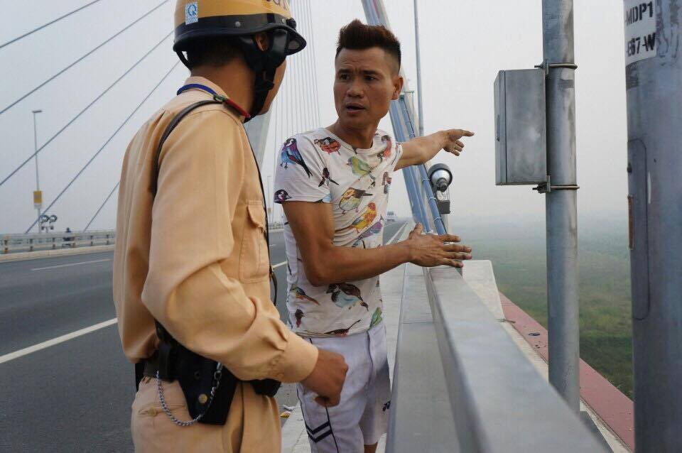 Nam thanh ni&ecirc;n đ&ograve;i nhảy cầu Nhật T&acirc;n