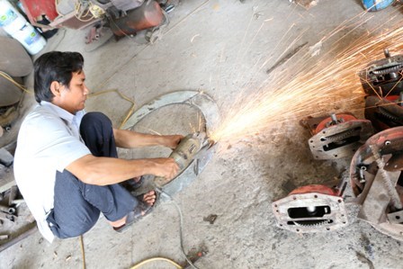 Anh Phạm Thanh Li&ecirc;m miệt m&agrave;i nghi&ecirc;n cứu, sản xuất m&aacute;y n&ocirc;ng nghiệp để n&acirc;ng cao năng suất chất lượng c&acirc;y trồng