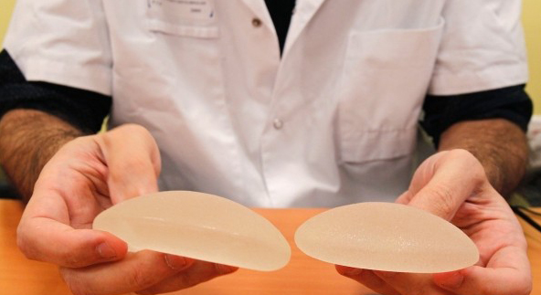 N&acirc;ng ngực silicon c&oacute; thể dẫn đến ung thư