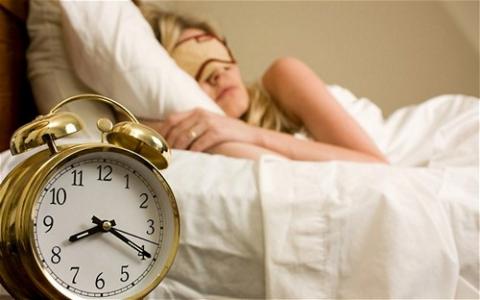 Ngủ cố th&ecirc;m v&agrave;i ph&uacute;t mỗi s&aacute;ng cũng g&acirc;y những ảnh hưởng ti&ecirc;u cực tới năng suất l&agrave;m việc trong ng&agrave;y
