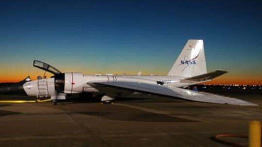 Sứ mệnh b&iacute; ẩn, NASA, ch&acirc;u Phi, Vũ trụ Mỹ, đường băng qu&acirc;n sự
