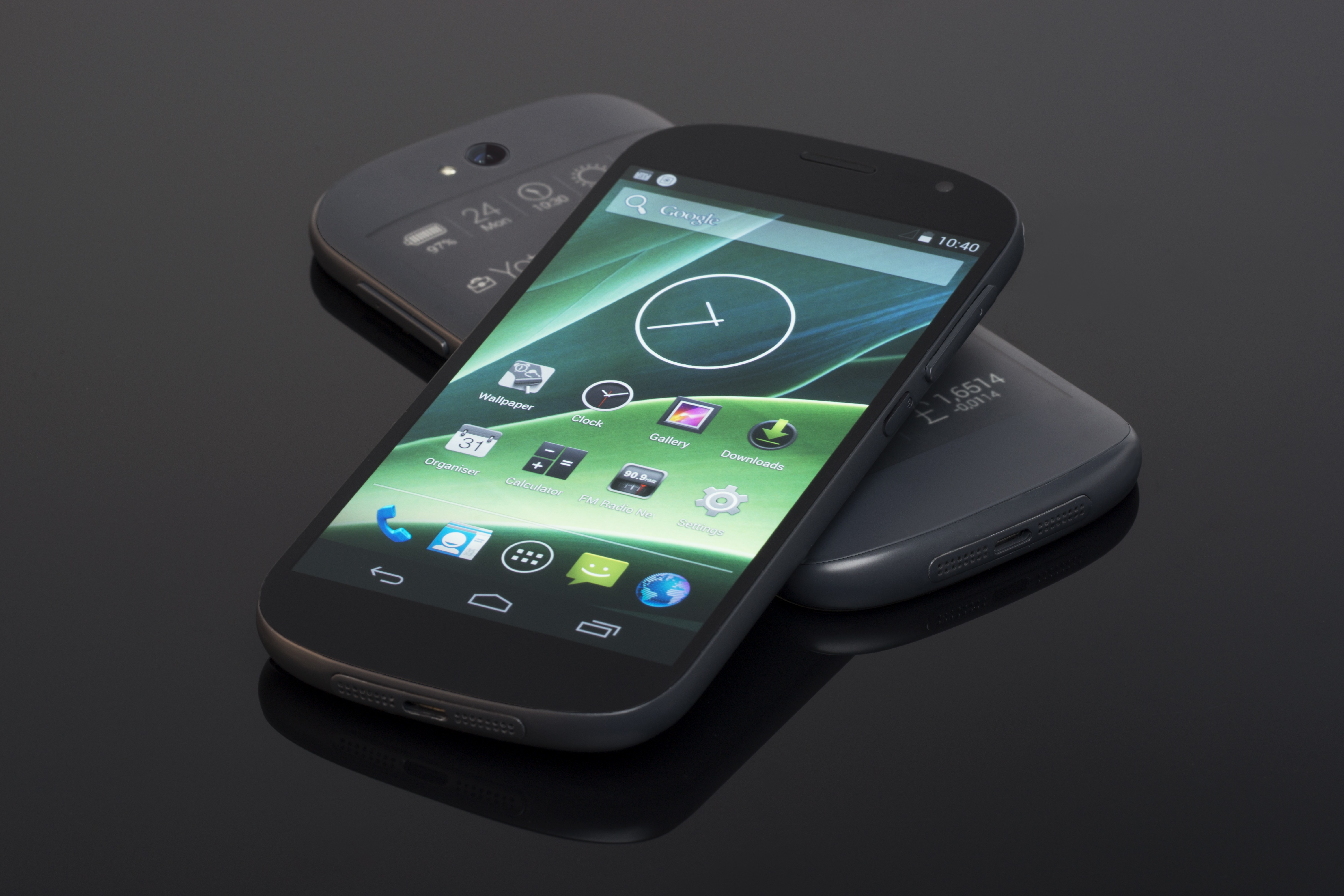 Yotaphone 2 thuộc top c&aacute;c smarphone hot nh&acirc;t hiện nay