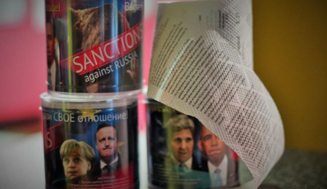 Loại giấy vệ sinh c&oacute; h&igrave;nh Tổng thống Obama, Thủ tướng Merkel, Thủ tướng Cameron được Nga tung ra thị trường ng&agrave;y 28/6