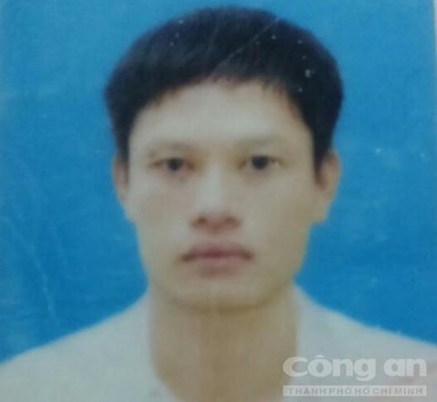 Thanh ni&ecirc;n &lsquo;ng&aacute;o đ&aacute;&rsquo; ch&eacute;m người Đỗ Văn Đ&ocirc;ng.