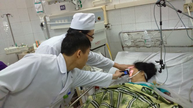 b&agrave; L&ecirc; Thị Nguy&ecirc;n (52 tuổi, tr&uacute; th&ocirc;n Y&ecirc;n Th&aacute;i, x&atilde; Ho&agrave;ng Giang) trong t&igrave;nh trạng h&ocirc;n m&ecirc; s&acirc;u, da t&iacute;m t&aacute;i