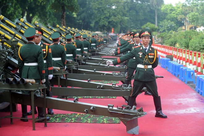 Dự kiến v&agrave;o khoảng 7 giờ 10 ph&uacute;t ng&agrave;y 2-9, khi Quốc ca được vang l&ecirc;n sẽ c&oacute; 21 loạt s&uacute;ng đại b&aacute;c được bắn. Ảnh VnExpress