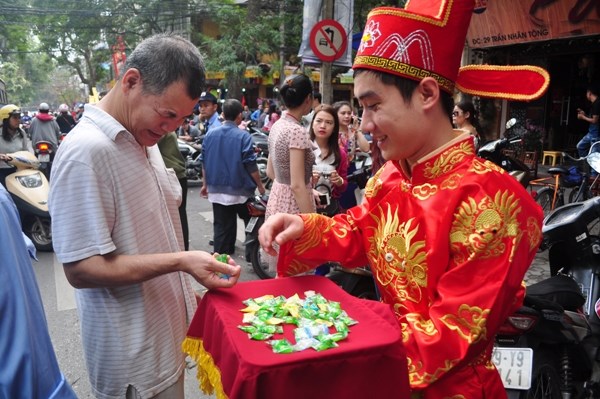 Ng&agrave;y v&iacute;a Thần T&agrave;i, tại sao người Việt Nam lại chọn mua v&agrave;ng?