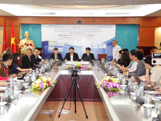 &ldquo;Ng&agrave;y An to&agrave;n th&ocirc;ng tin Việt Nam&rdquo; năm 2015 với chủ đề &ldquo;Xu hướng ph&aacute; hoại t&agrave;n khốc của tấn c&ocirc;ng mạng hiện đại&rdquo; sẽ diễn ra v&agrave;o ng&agrave;y 19/11 tại th&agrave;nh phố Hồ Ch&iacute; Minh v&agrave; ng&agrave;y 01/12 tại H&agrave; Nội.