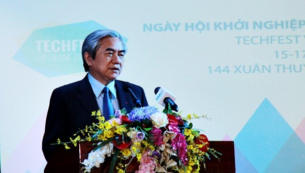 Bộ trưởng Nguyễn Qu&acirc;n ph&aacute;t biểu tại Ng&agrave;y hội Khởi nghiệp v&agrave; C&ocirc;ng nghệ Việt Nam 2015