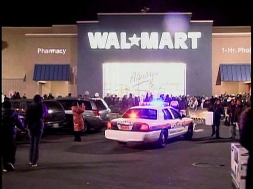 Nh&acirc;n vi&ecirc;n Walmart đ&atilde; thiệt mạng do vị dẫm đạp trong ng&agrave;y hội mua sắm Black Friday