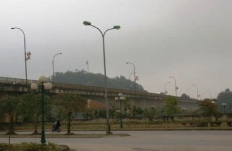 Cầu Ho&agrave;ng Long, nơi cơ quan chức năng kịp thời ph&aacute;t hiện sự việc đ&ocirc;i t&igrave;nh nh&acirc;n trẻ con rủ nhau nhảy s&ocirc;ng tự s&aacute;t