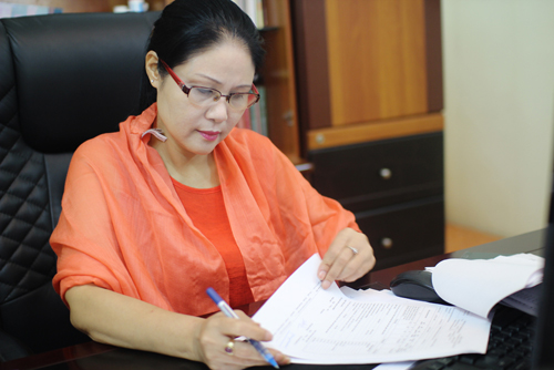 Thanh Ngoan hạnh ph&uacute;c b&ecirc;n &lsquo;phi c&ocirc;ng trẻ&rsquo;