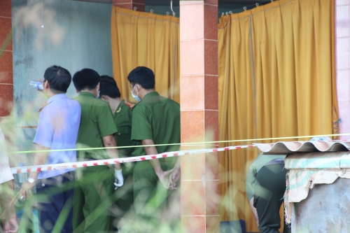 Cơ quan c&ocirc;ng an đang điều tra l&agrave;m r&otilde; nghi vấn người mẹ đ&acirc;m chết con 5 tuổi v&agrave; &eacute;p con trai 8 tuổi uống thuốc diệt cỏ