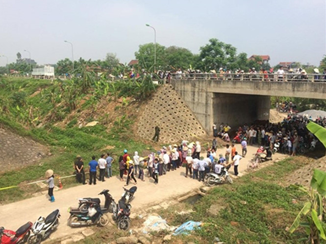 Hiện trường vụ &aacute;n mạng. Ảnh: Thanh Ni&ecirc;n