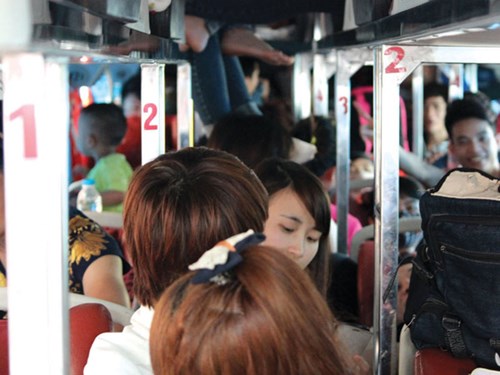 Xe giường nằm cũng chen ch&uacute;c kh&aacute;ch ngồi