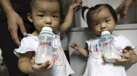 Nghi vấn sử dụng sữa giả cho c&aacute;c b&eacute; tại trường mầm non tại Trung Quốc 