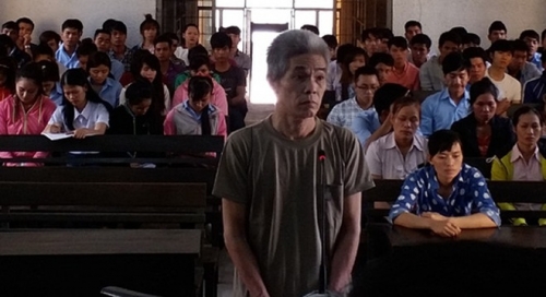 Nghi vợ ngoại t&igrave;nh, &ocirc;ng l&atilde;o giết vợ rồi tự s&aacute;t