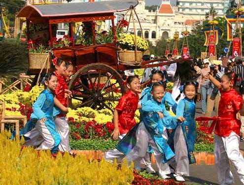 Tin tức mới nhất, UBND TP. Hà Nội đã chấp thuận đề xuất của Sở Giáo dục và Đào tạo Hà Nội về phương án cho phép học sinh được nghỉ 10 ngày dịp Tết Nguyên đán Ất Mùi 2015. Tin tức mới nhất, UBND TP. Hà Nội đã chấp thuận đề xuất của Sở Giáo dục và Đào tạo Hà Nội về phương án cho phép học sinh được nghỉ 10 ngày dịp Tết Nguyên đán Ất Mùi 2015.
