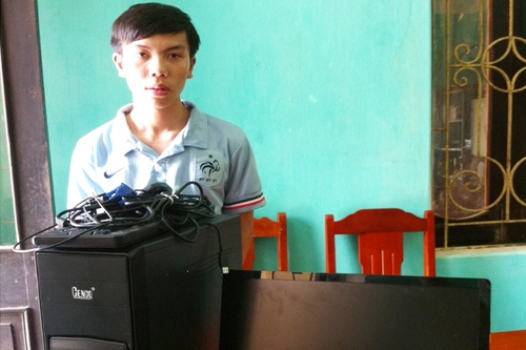 Nghiện game đi ăn trộm c&acirc;y vi t&iacute;nh