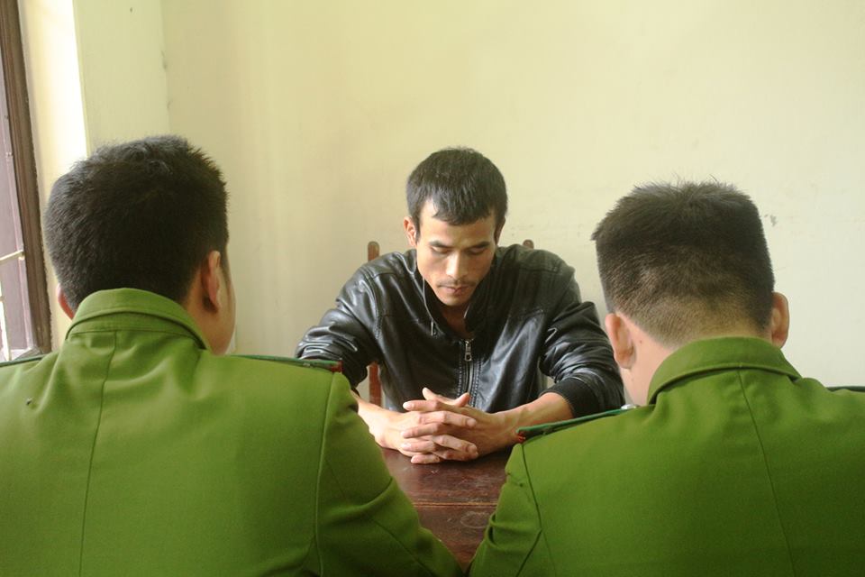 Nghi vợ ngoại t&igrave;nh s&aacute;t hại t&igrave;nh địch giữa cổng trường