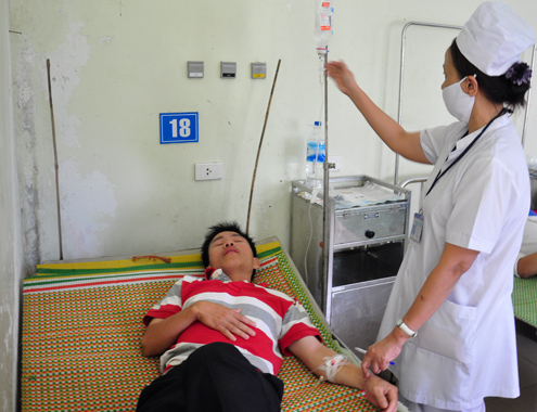 28 người ng&ocirc;̣ đ&ocirc;̣c do ăn bánh mì đường ph&ocirc;́ nhi&ecirc;̃m khu&acirc;̉n tụ c&acirc;̀u vàng