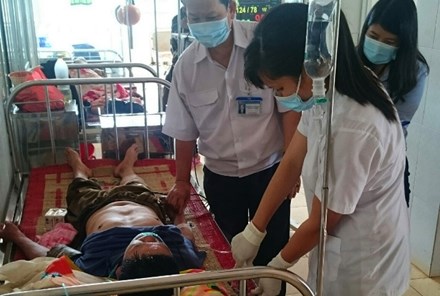 Vụ nghi ngộ độc rượu khiến 1 người chết, 1 người đang trong t&igrave;nh trạng nguy kịch