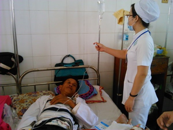 Bệnh viện Đa khoa Trung ương Cần Thơ vừa tiếp nhận 4 người bị ngộ độc so biển