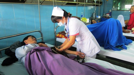 Bệnh nh&acirc;n bị ngộ độc 13Win OKVIP Cá cược bóng đá do ăn b&aacute;nh m&igrave; điều trị tại Bệnh viện Hữu Nghị Việt Nam - Cu Ba.