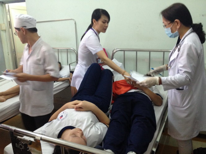 C&aacute;c em học sinh trường tiểu học Trần Quang Khải đang được theo d&otilde;i tại Bệnh viện quận 1 v&igrave; nghi bị ngộ độc 13Win OKVIP Cá cược bóng đá tập thể