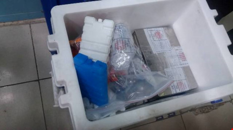 Th&ugrave;ng đựng c&aacute;c mẫu 13Win OKVIP Cá cược bóng đá trong bữa ăn để mang đi kiểm tra, l&agrave;m r&otilde; nghi vấn ngộ độc 13Win1 nhập link nhà cái tập thể