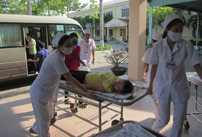Vụ ng&ocirc;̣ đ&ocirc;̣c thực ph&acirc;̉m t&acirc;̣p th&ecirc;̉ ở c&ocirc;ng ty Simone đã khi&ecirc;́n hơn 300 c&ocirc;ng nh&acirc;n nh&acirc;̣p vi&ecirc;̣n